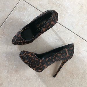 Enzo Angiolini Samendra Leopard Print Pumps